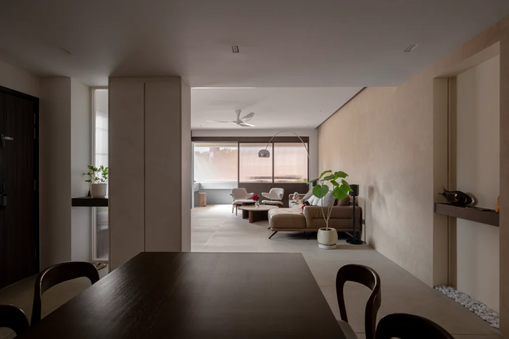 A space that guides movement naturally, avoiding rigid lines and tight bottlenecks.